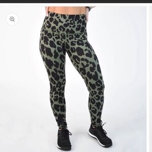FLEO El Toro Bronze Leopard Legging XS